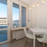 Guesthost - Urban House Carducci - Apartament