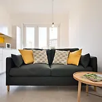 Guesthost - Urban House Carducci -