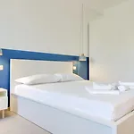 Guesthost - Urban House Carducci -