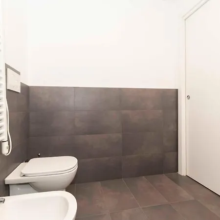 Apartmán Guesthost - Urban House Carducci - *