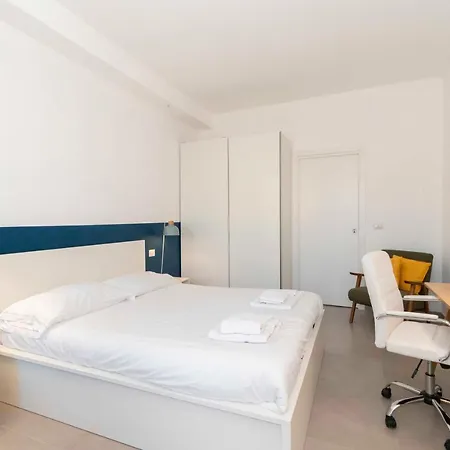 Guesthost - Urban House Carducci -