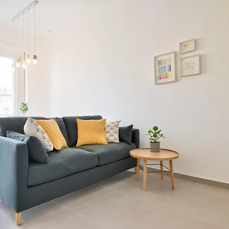 Guesthost - Urban House Carducci - شقة