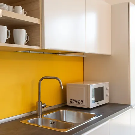 Guesthost - Urban House Carducci - アパート *