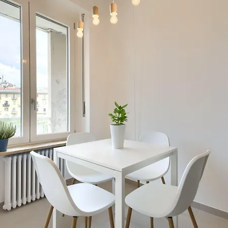 Guesthost - Urban House Carducci - شقة
