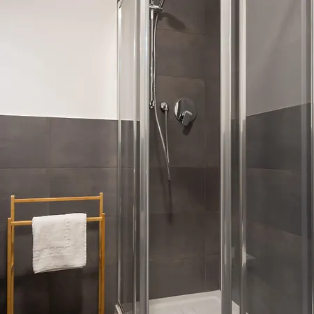 Guesthost - Urban House Carducci - Appartement