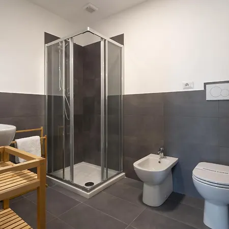 Guesthost - Urban House Carducci - アパート *