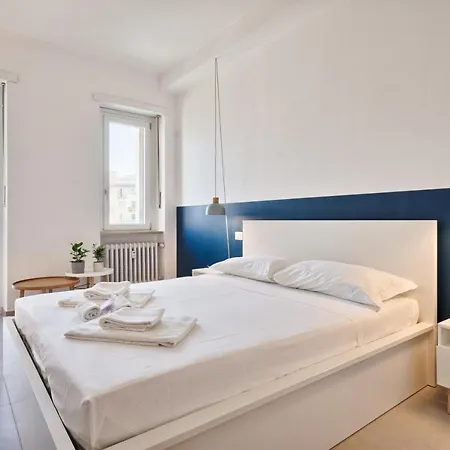 アパート Guesthost - Urban House Carducci -