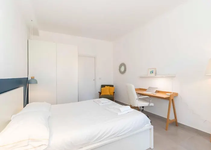 Guesthost - Urban House Carducci - トリノ