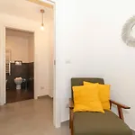 Guesthost - Urban House Carducci - דירה