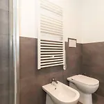 Guesthost - Urban House Carducci -