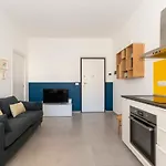 Guesthost - Urban House Carducci -