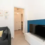 Guesthost - Urban House Carducci - דירה