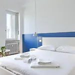 Guesthost - Urban House Carducci - דירה