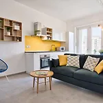 Guesthost - Urban House Carducci - דירה *