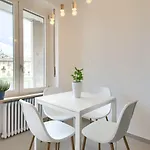 Guesthost - Urban House Carducci - דירה
