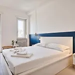 דירה Guesthost - Urban House Carducci -